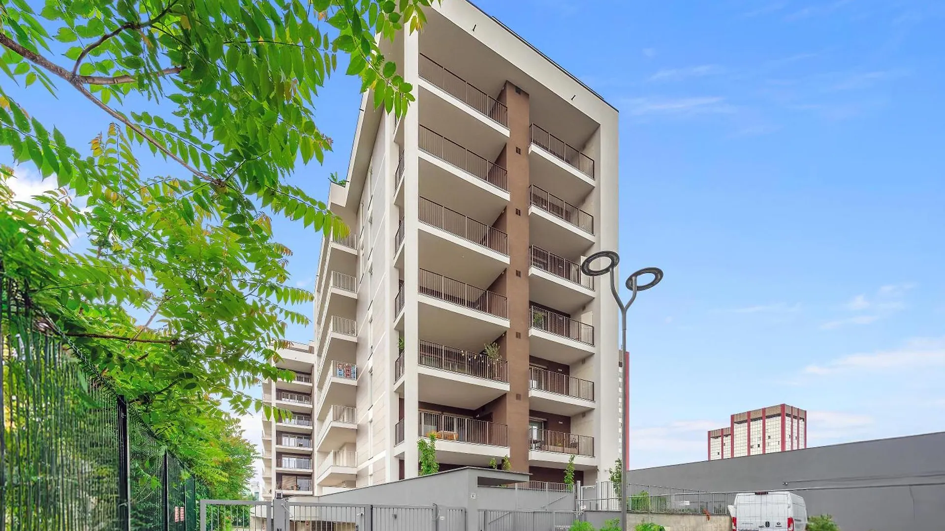 Airy Apartments With Balcony & Garage Milánó
