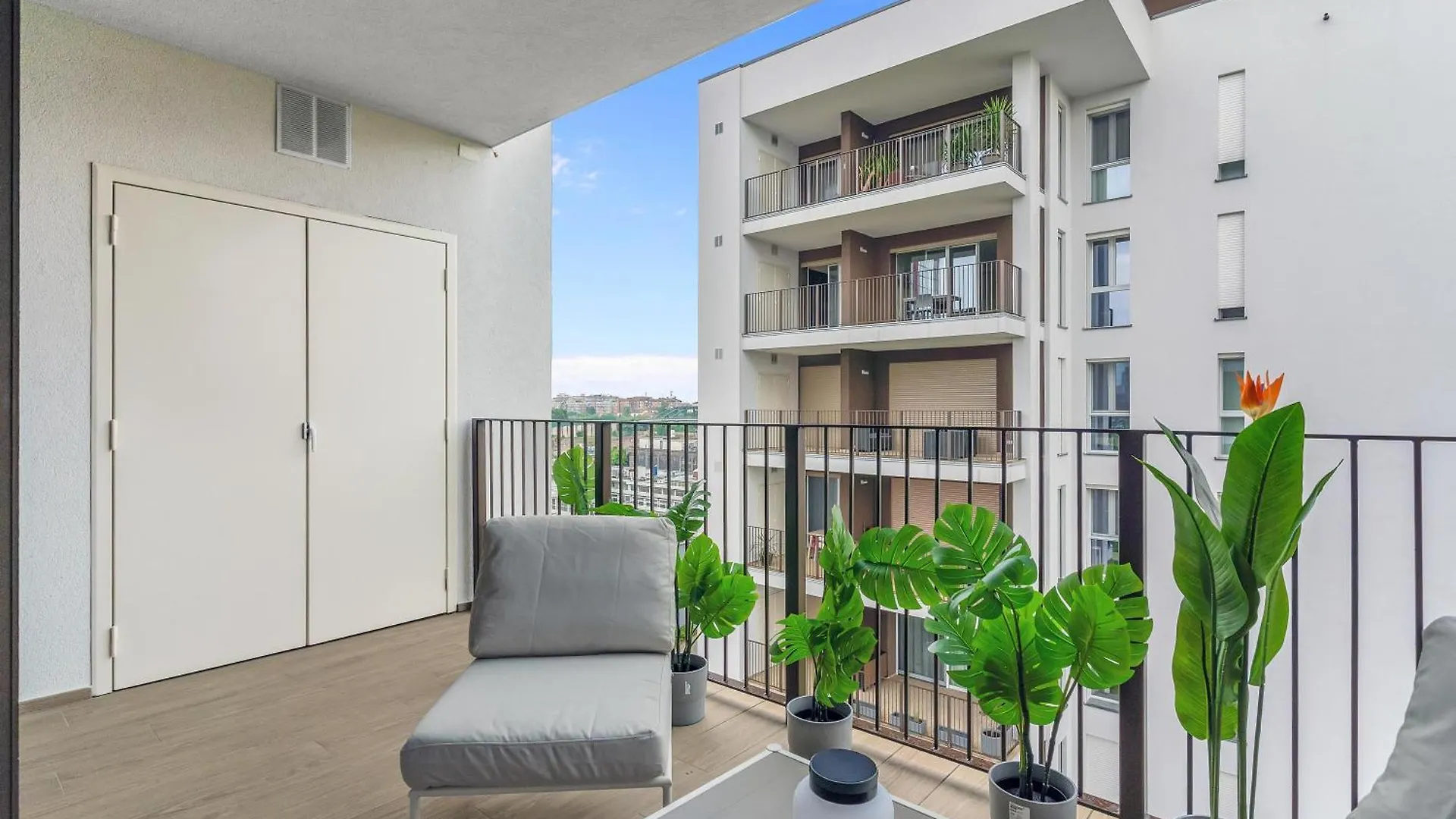 Airy Apartments With Balcony & Garage Milánó