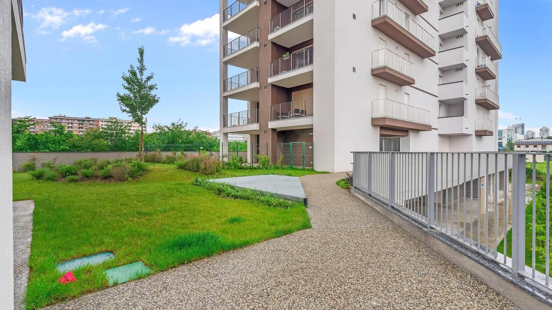 Airy Apartments With Balcony & Garage Milánó 0*,