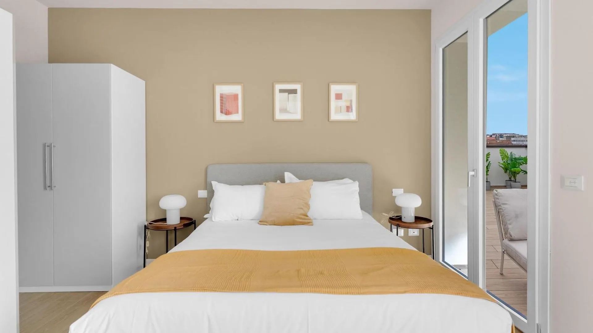 Airy Apartments With Balcony & Garage Milánó