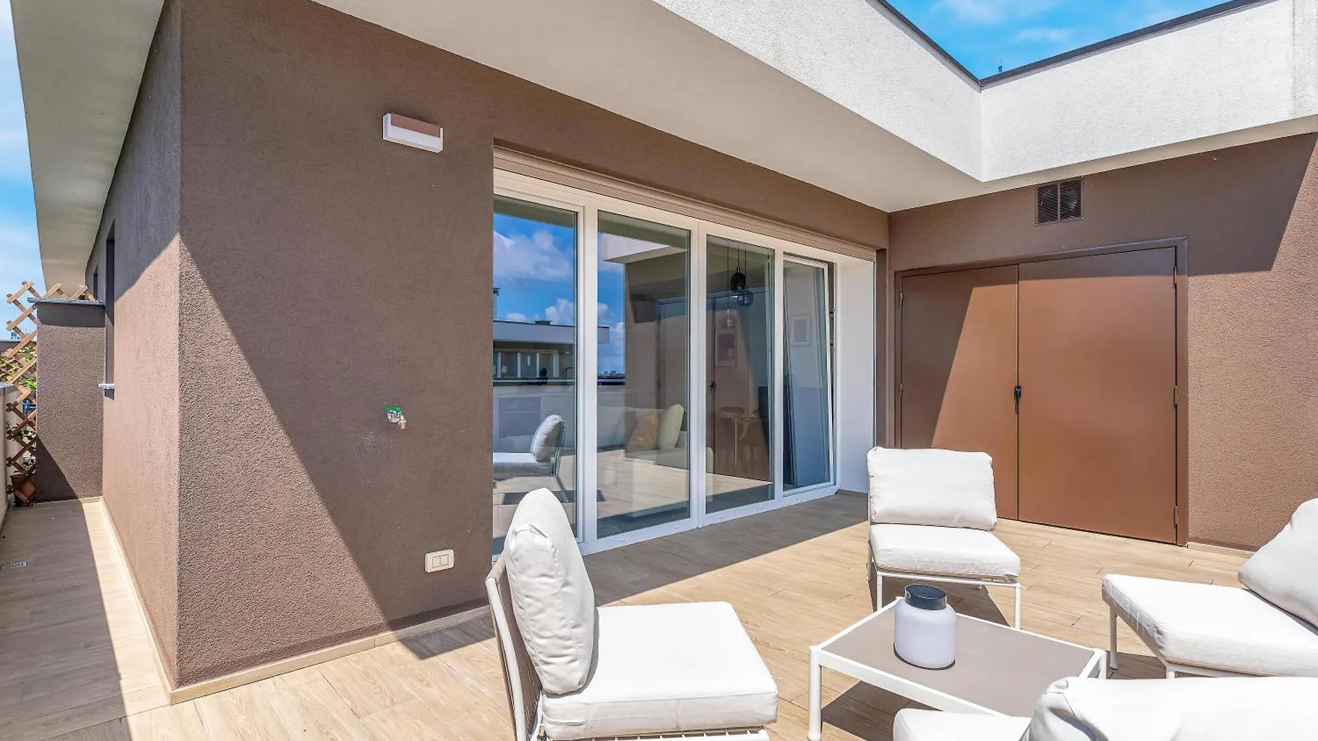 Airy Apartments With Balcony & Garage Milánó