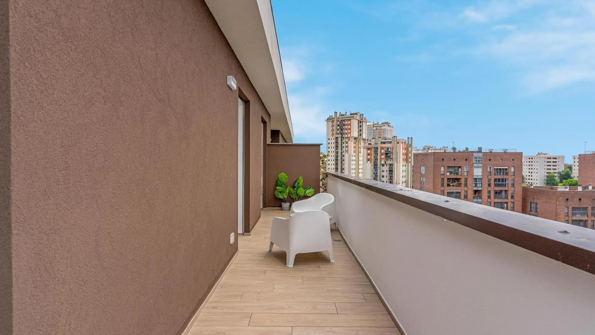 Airy Apartments With Balcony & Garage Milánó