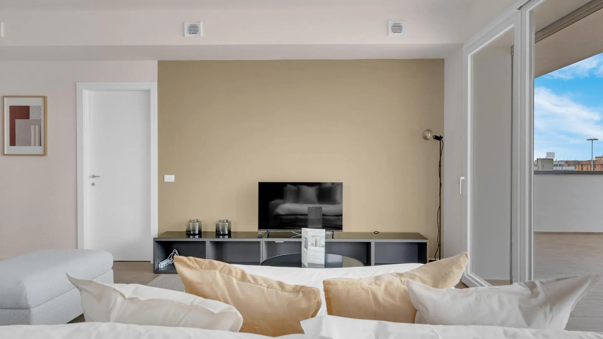 Airy Apartments With Balcony & Garage Milánó Olaszország