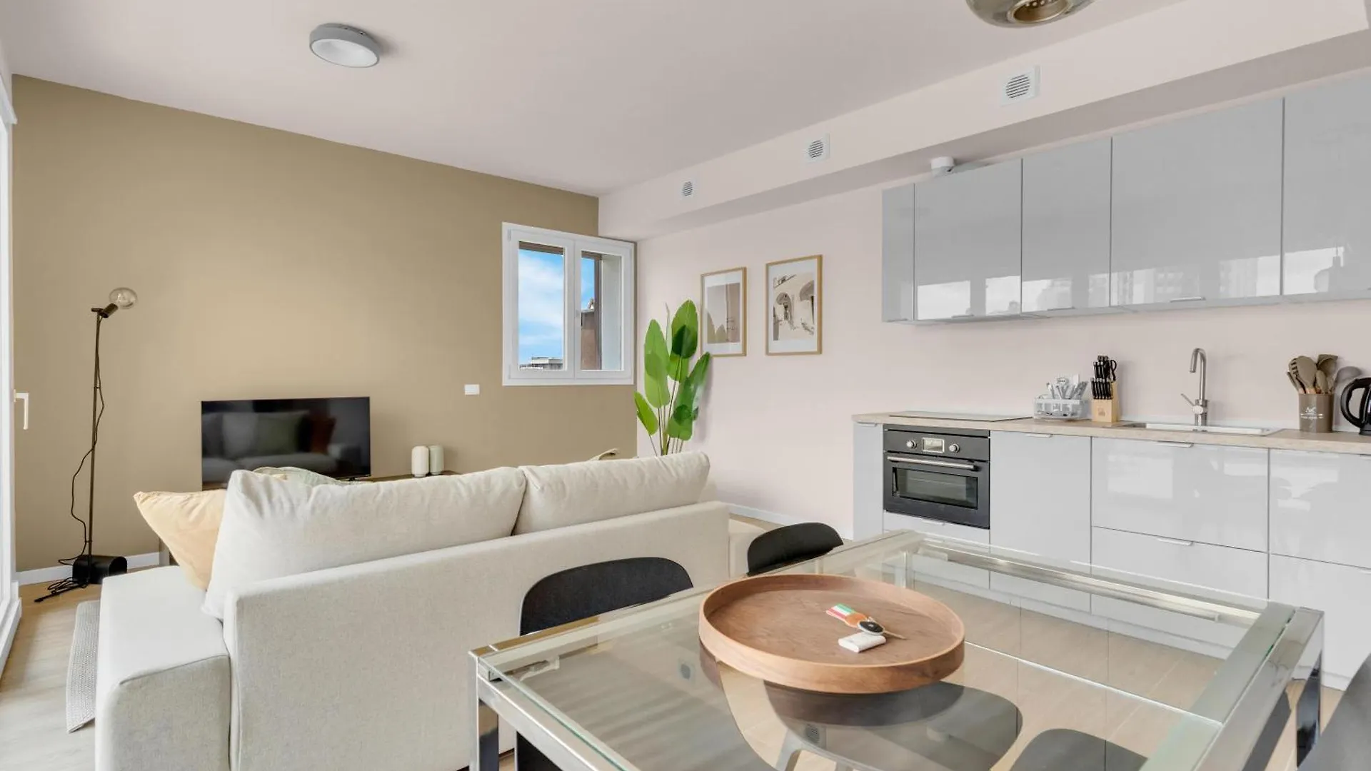Airy Apartments With Balcony & Garage Mediolan 0*,